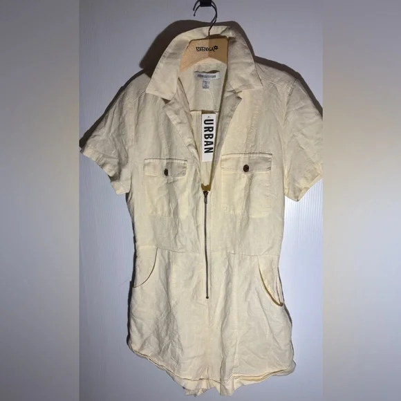 Urban Outfitters Cream Short-Sleeve Jacket NWT size lager - Picture 1 of 4